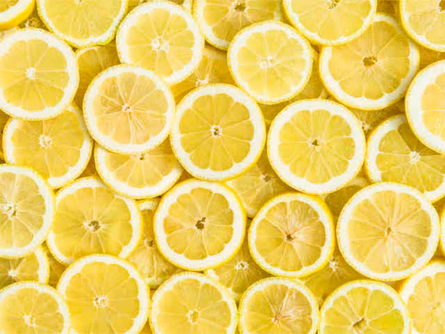 lemon natural diy cleaning spray